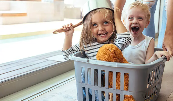 7 WAYS TO PLAY WITH LAUNDRY ITEMS