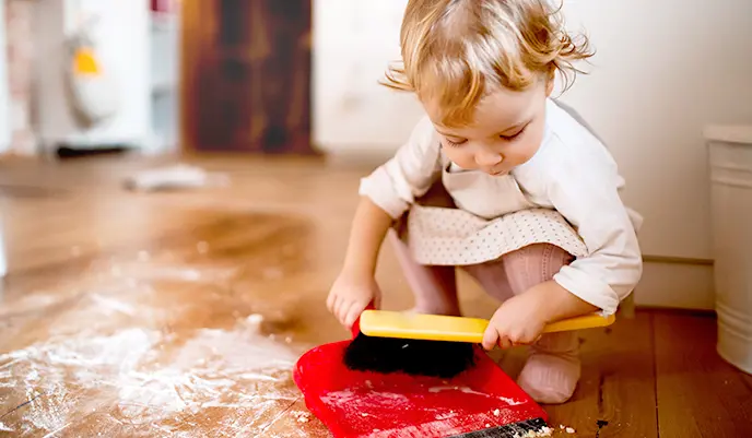 7 WAYS TO ENTERTAIN YOUR CHILD WITH CLEANING PROPS